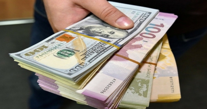 "Qara bazar"da dollar fantastik bahalaşdı