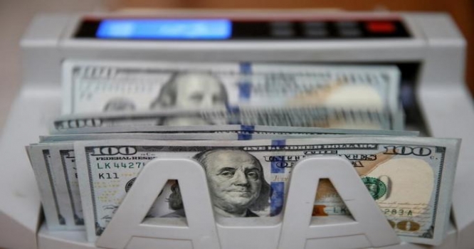 Dollar 1,76 manatı ötdü - Hərracda dollar bahalaşdı