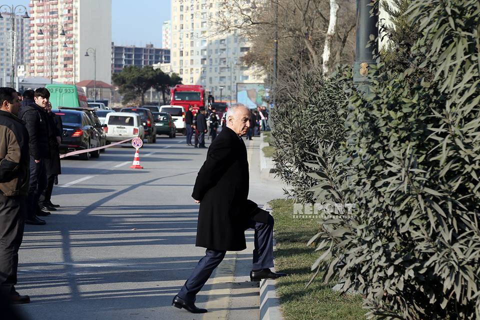 Bakıda otel sökülür: Hacıbala Abultalıbov da hadisə yerindədir