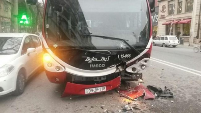 Bakıda polis polkovnikinin xanımının öldüyü qəzanın - Videosu