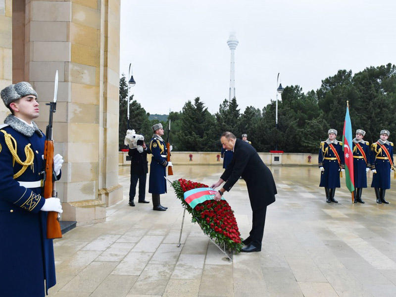 Prezident İlham Əliyev şəhidlərin əziz xatirəsini yad edib