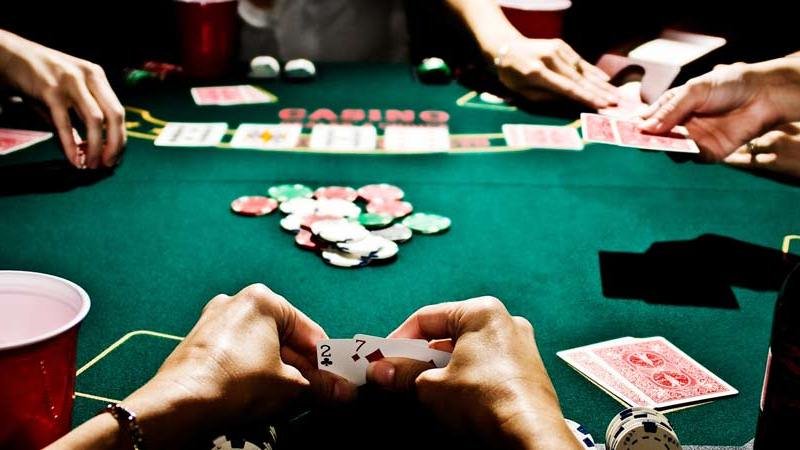 Bakıda "Poker" təşkil edən çay evi aşkarlandı, həbslər var