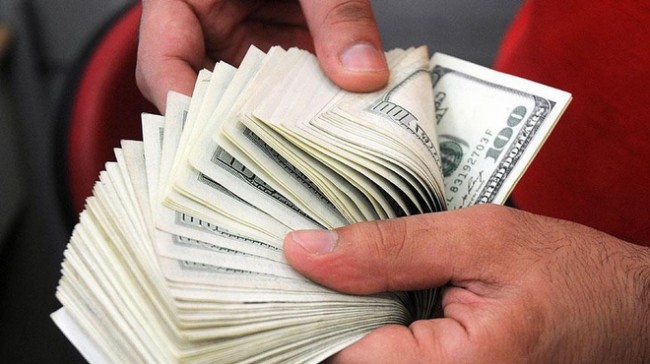 Dollar 1.90 manatı keçdi