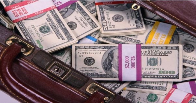 Azərbaycandan milyardlarla dollar qaçıran məmurlar