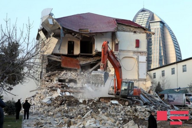Bakıda bir gecəyə sökülən otelin sirri açıldı - 10 milyonluq təklifdən imtina edilib