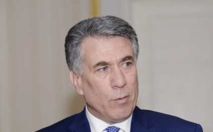 "Azərbaycan bu böhrandan, demək olar ki, yan keçdi" - Ziyafət Əsgərov