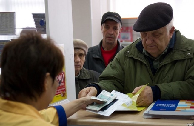 "Rayon camaatı daha çox faiz ödəyir" - Bankların region fırıldağı 