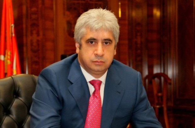 Azərbaycanlı milyarder-oliqarx torpağını satıb borcunu ödədi: "İndi rahat yatıram..."