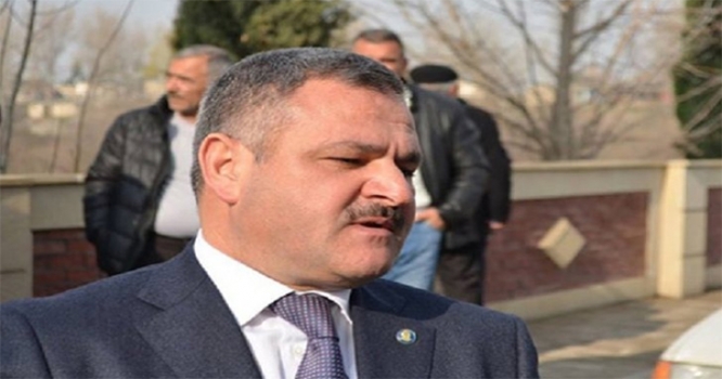 İcra başçısı Tərtərdə kortejlə gəzir