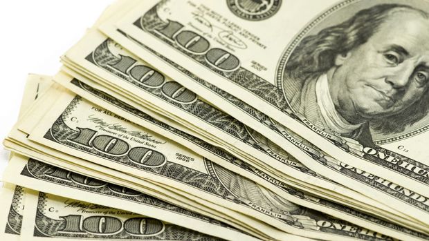 Bugünkü hərracda dollar daha da ucuzlaşdı