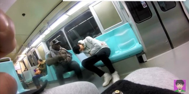 Azərbaycanlı gənc İstanbul metrosunda görün nə etdi - VİDEO 