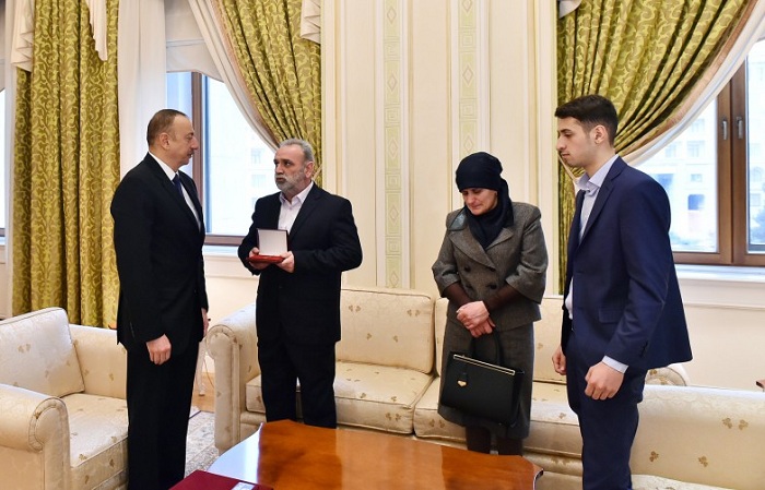 "Prezident Çingiz kimi oğul böyütdüyümüzə görə bizə təşəkkür etdi"