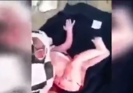 Bakıda dəhşət: Yeni doğulmuş uşağı zibil qabına belə atdılar - VİDEO 