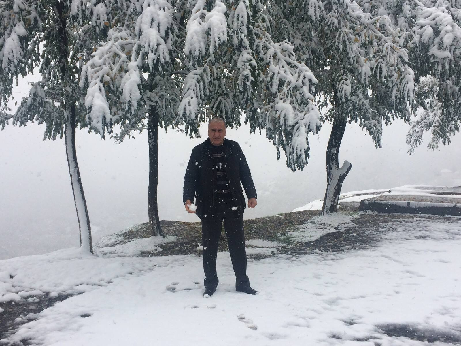 Lerik sakinləri İqbal Məmmədovu axtarır: Deputat isə xaricdə kefdədir