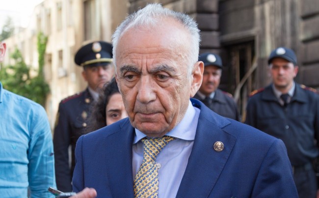 Hacıbala Abutalıbovun qapalı toplantısı - Gərgin müşavirə meri çıxılmaz vəziyyətə saldı