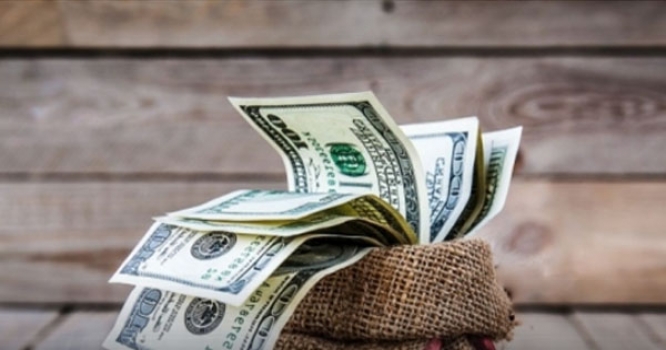 Banklar dolları bir az da bahalaşdırdı - QİYMƏTLƏR