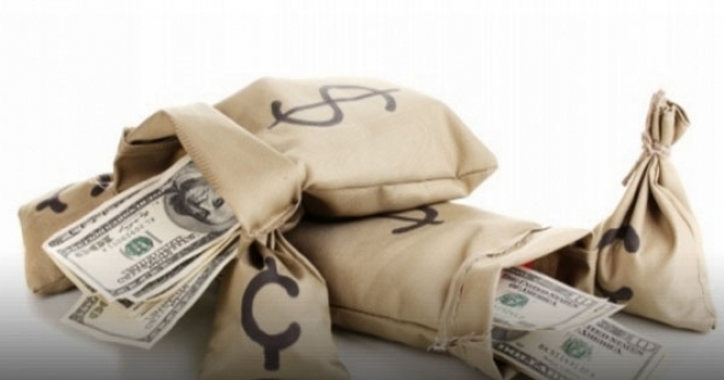 Banklar dolları daha da bahalaşdırdı - QİYMƏTLƏR