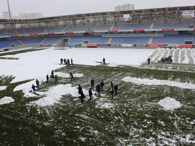 "Neftçi"nin bütün kollektivi stadiona çıxdı - Qar təmizləmək üçün