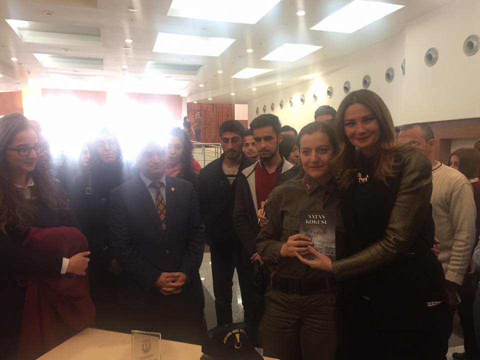 Muğla Universitetində Qənirə Paşayevanın “Vatan kokusu” kitabının imzalanma mərasimi oldu