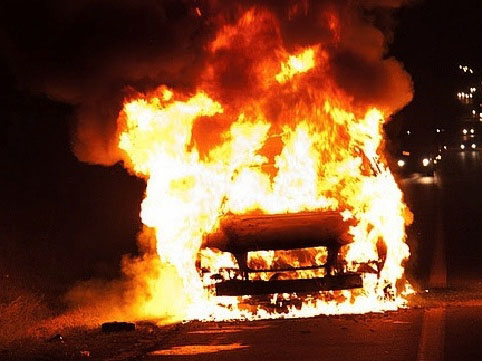 Bakının mərkəzi prospektində tıxac - "Toyota Prado" yanır