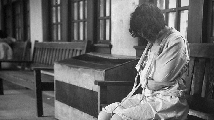 Bir yumruğa otaq yoldaşının gözünü çıxardı - Xəstəxanada şok hadisə