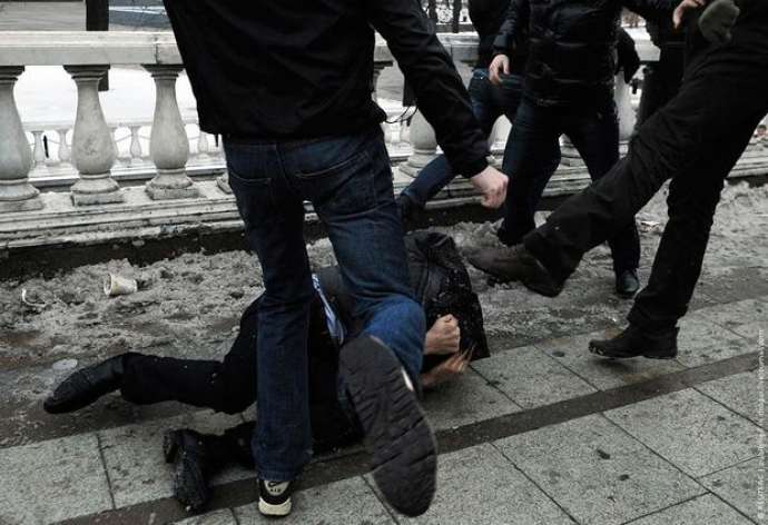 Bakıda kütləvi dava: iki nəfər bıçaqlandı