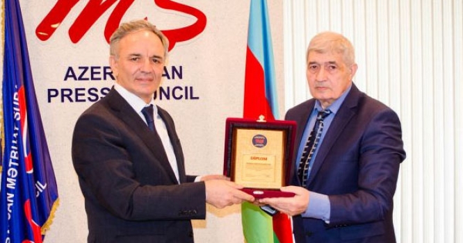Rəhim Hüseynzadə Mətbuat Şurasından getdi