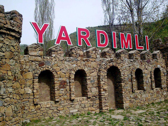 Yardımlı meşələrini meşə idarəsinin gözü önündə doğrayırlar - Bu işdə hansı məmurların əli var?