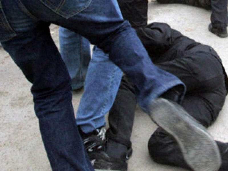 Bakıda qanlı dava: iki nəfəri bıçaqladılar