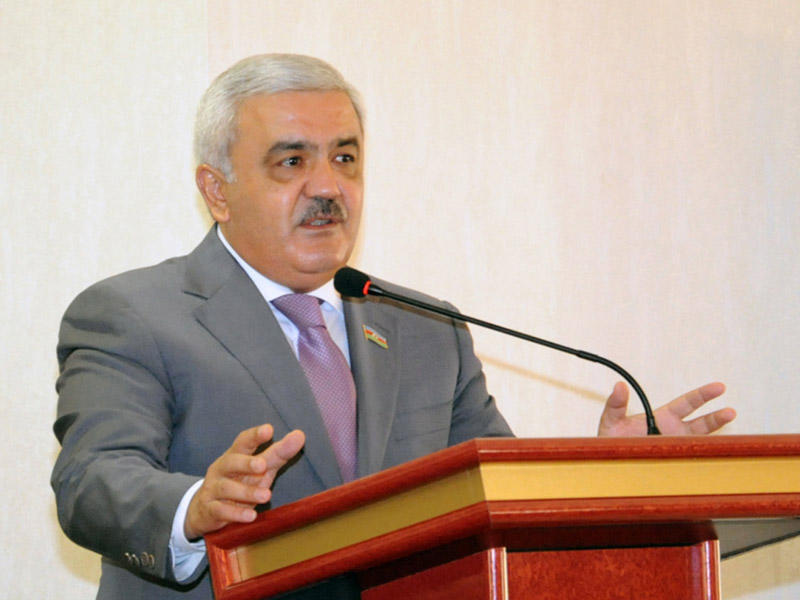 "Oğlumu futbola qoşdum ki, həm başını qatsın, həm də..." - Rövnəq Abdullayev