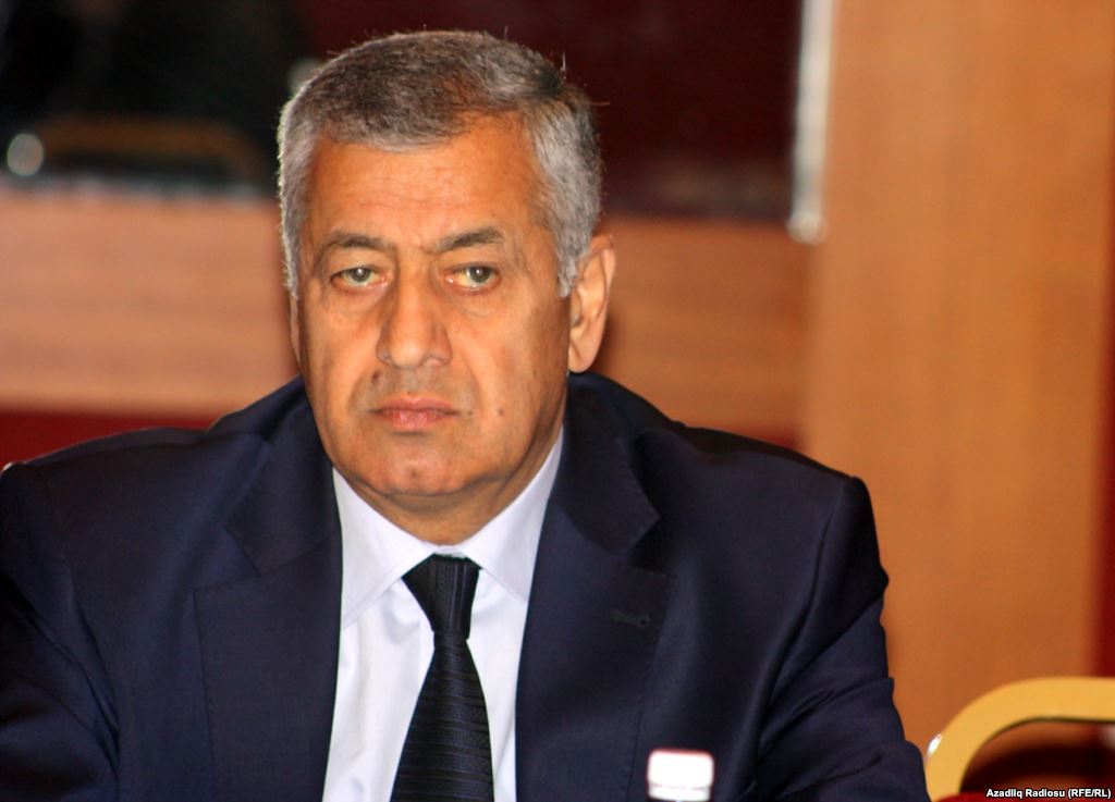 Deputatın qardaşı oğlu məhkəmədən azadlığa çıxdı