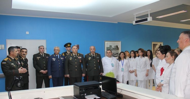 Zakir Həsənov hərbi hospitala baş çəkdi