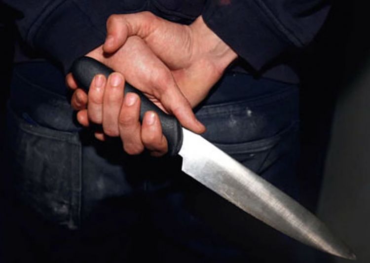 31 yaşlı kişi özünü bıçaqlayaraq öldürdü