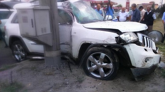 Azərbaycanda avtobus “Jeep”lə toqquşdu, keçmiş polis işçisi xəstəxanalıq oldu