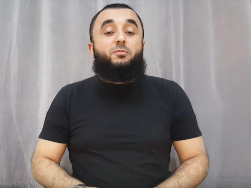 "İstəyirlər lap bellərini qırxsınlar!" - Qalmaqallı illahiyyatçı tənqidlərə cavab verdi