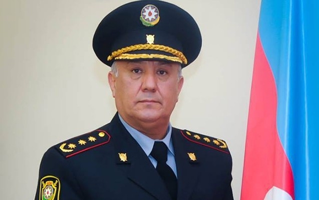 Vaqif Əsədov: "Avtomobil dayananda öpüşmək olar, sürəndə yox"