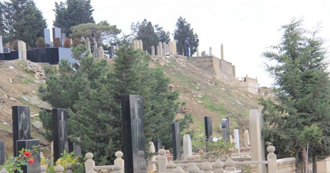 73 yaşlı erməni Bakıya gəlib - Anasının məzarını ziyarət üçün