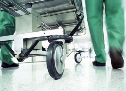 54 yaşlı kişi elektrik mişarla ayağını kəsdi