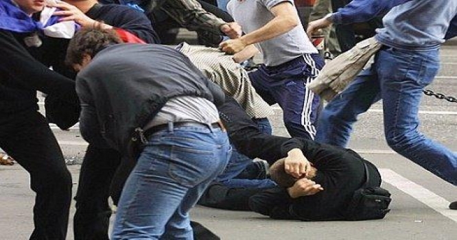 Bakıda kütləvi dava: Bıçaqlananlar var