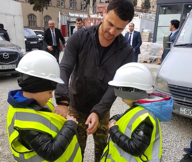 Emin Ağalarov övladları ilə bir arada - FOTO