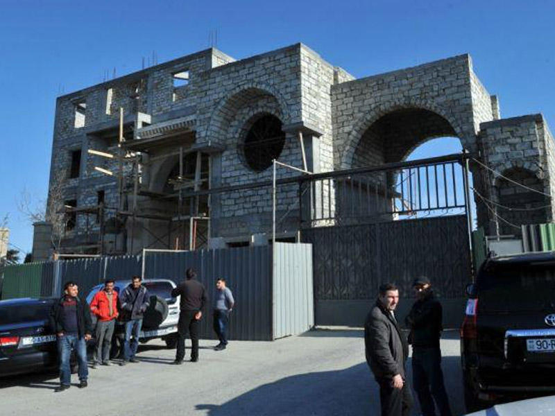 İstirahət mərkəzində yaralanan fəhlələrin son durumu