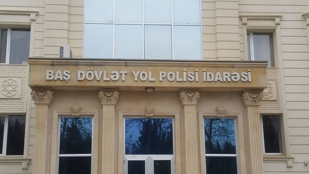 Polis avtomobillə vurulan piyadanın yaxınlarını axtarır – FOTO (18+)