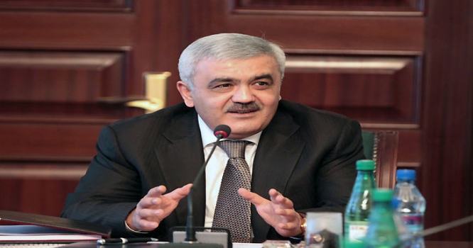 "Neft erası başa çatıb" - Rövnəq Abdullayev