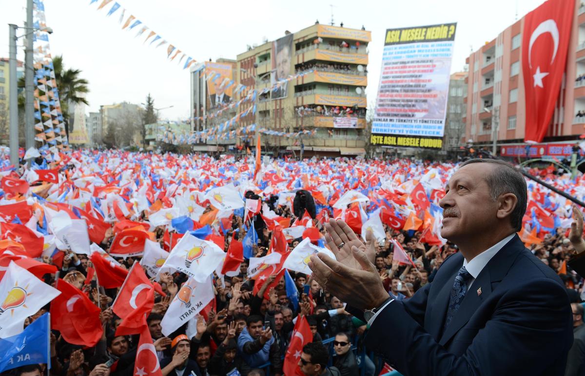 Türkiyə xalqı referenduma "hə" dedi: Ərdoğan qalib gəldi