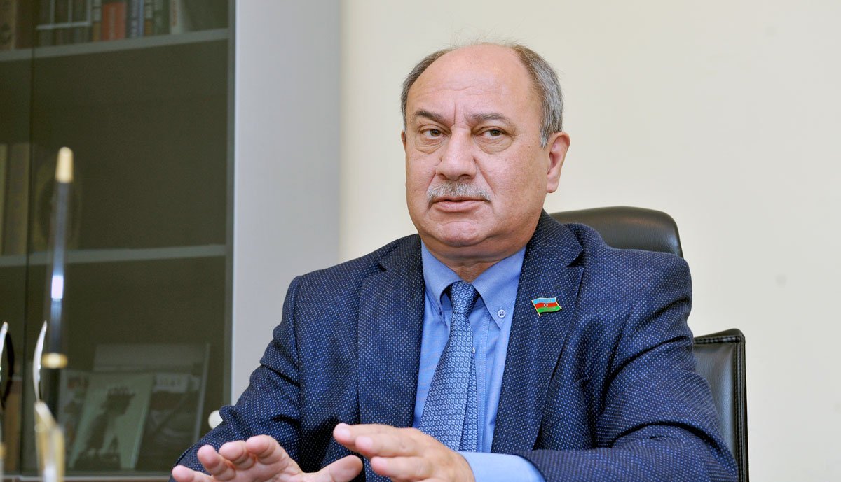 “Feysbukda olanların hamısı avara adamlardı” - Araz Əlizadə