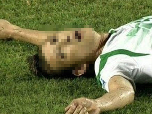 Bakıda gənc futbol meydançasında öldü