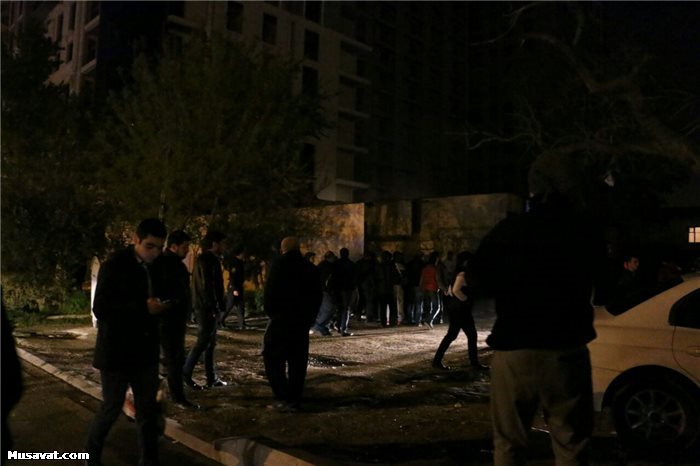 Yasamalda gərgin anlar: Evlər sökülür, jurnalistlər daşlanır - FOTOLAR