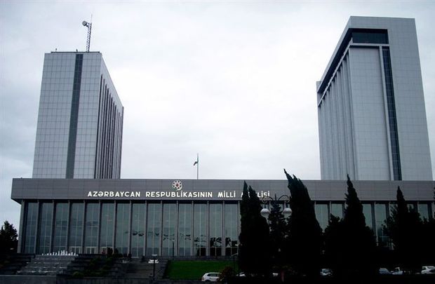Milli Məclisdə siqaret çəkmək qadağan olunub
