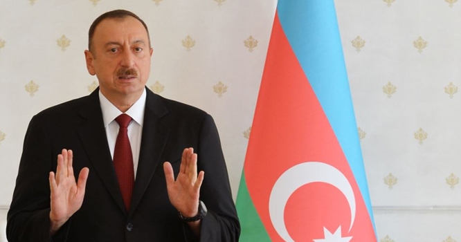 İlham Əliyev dünyanın ilk neft quyusuna baxdı - FOTOLAR
