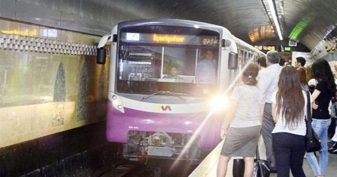 Bakı metrosunda həyəcanlı anlar - Qatar tuneldə qaldı